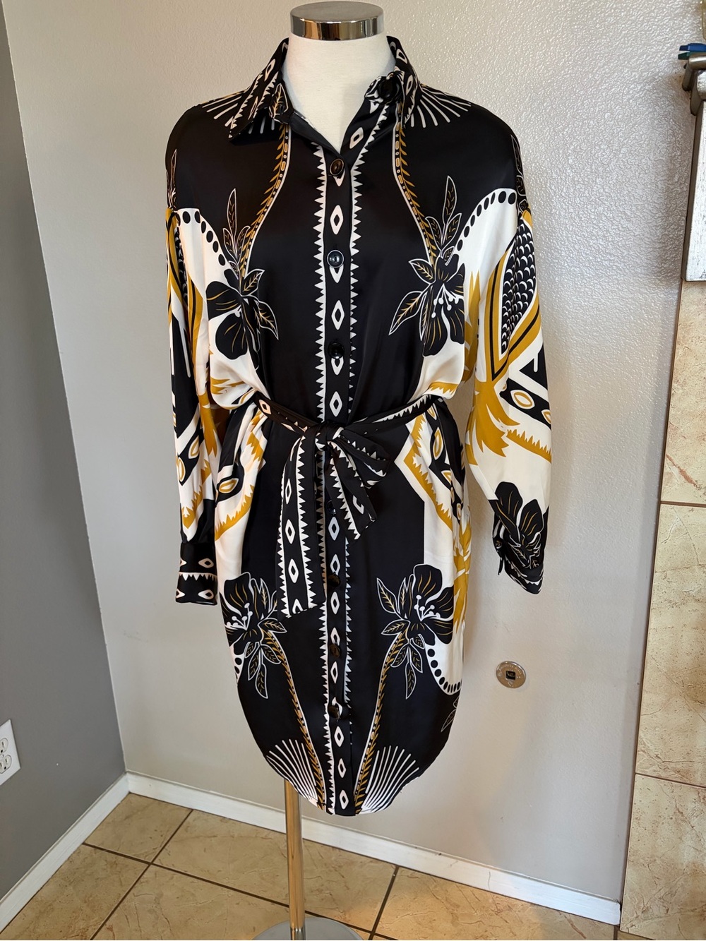House of Harlow 1960 Black, White & Gold Printed Long-Sleeve Shirt Dress